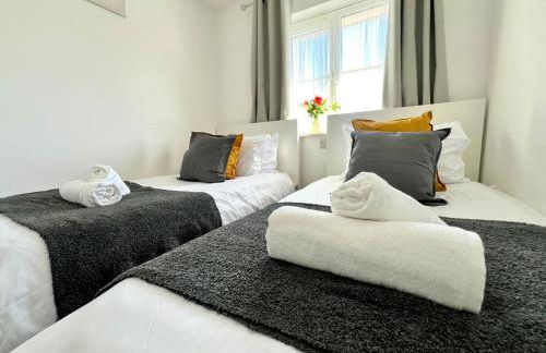 Delightfully decorated cosy two bedroom family home Great transport links to central London - Foto 10