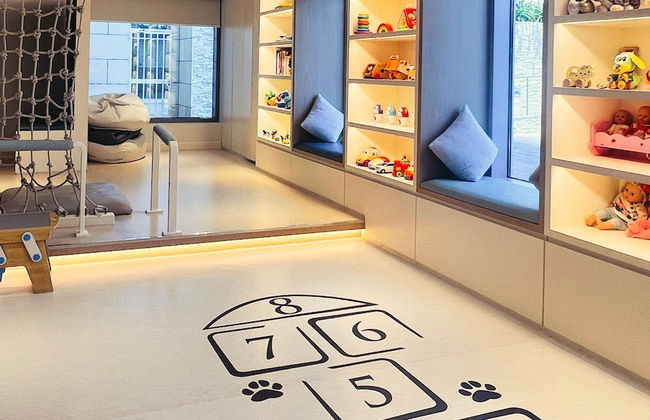 Luxe and Modern Duplex in Difc - Photo 13