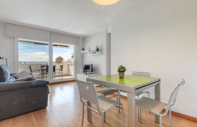 Charming Apartment With Patio - Photo 13