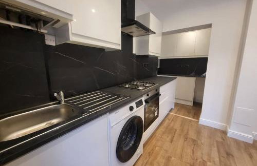 4 Bedroom House - Free Parking, Great access to London, Herts, Essex - Photo 19