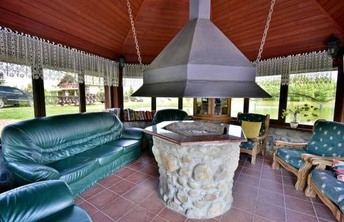 Dom nad stawem przy lesie - Foto 36