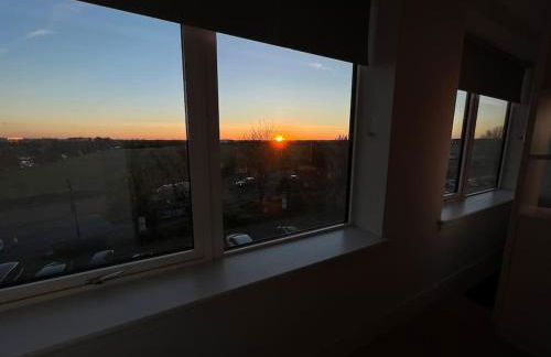 Voyager Haus Apartments, EV Charging Stations, London Heathrow Airport, LHR, Terminal 4, RE-Energise & GO - Foto 17