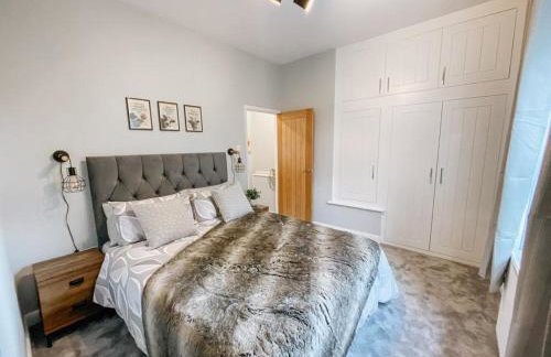 LITTLE RED HOLIDAY HOME - 2 Bed House with Free Parking within West Yorkshire, local access to the Peak District - Foto 13