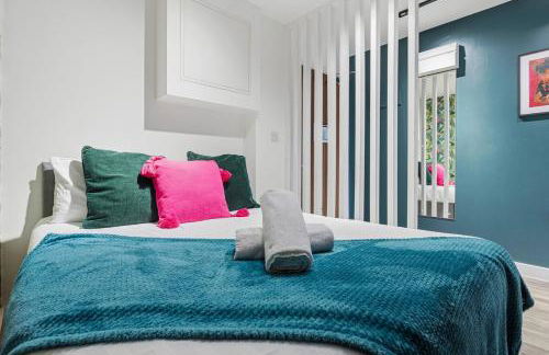 #115 ModernCity Escape Central Apartment- 10 mins to Royal Albert Dock Liverpool- Sleeps 4 - "Perfect for contractors and Families " - Foto 25