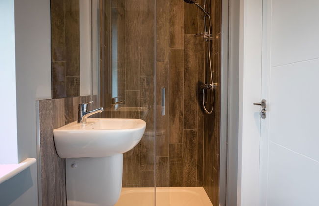 Executive Lakeside Lodge at Mullans Bay - Photo 8