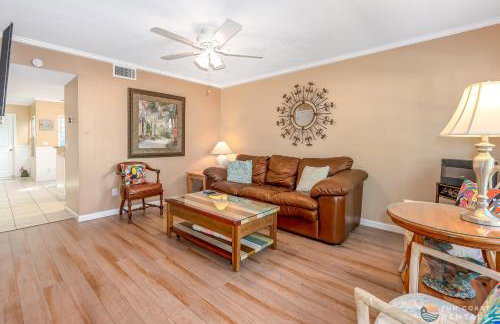 STEPS from Flagler Avenue! Charming Home with Private Garage and Full Kitchen! - Foto 8