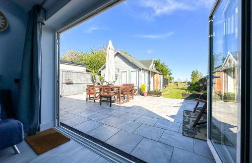 Modern Family Home near Reculver - Sleeps 8 - Pets Friendly! - Photo 37