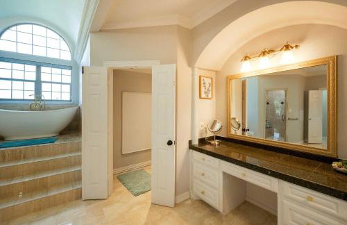 10 Acres with Hot Tub and Pond Luxury Melissa Villa! - Foto 15