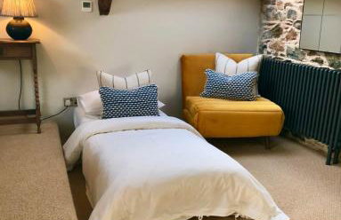 Riverside Retreat - Photo 18