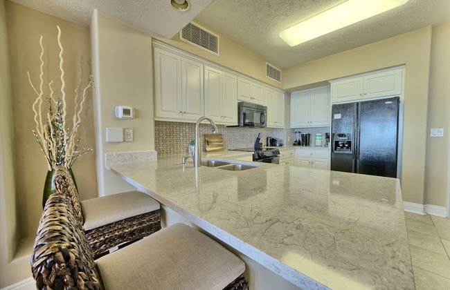 Astonishing Oceanfront Condo with Oversized Balcony to Enjoy Amazing Gulf View - Unit 0204 by RedAwning - Foto 12