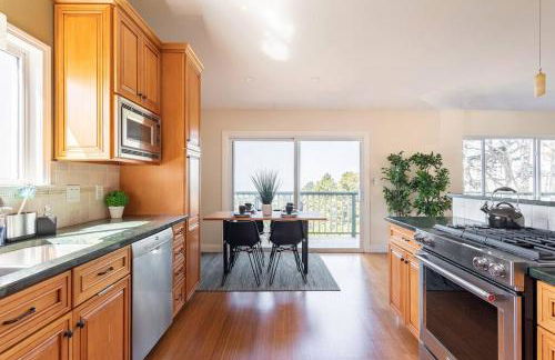 Ocean View Retreat Mins to Beaches & Trails - Photo 12