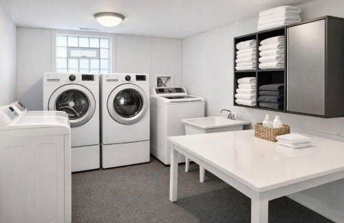 Spacious 5-Bedroom Retreat in Forest Park - Foto 22