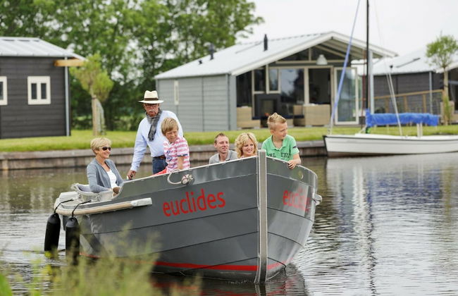 Modern Chalet Near Lake Sneek - Foto 18