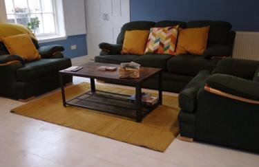 Cosy central 2 bedroom apartment - free parking - Foto 2