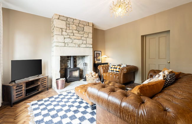 Host Stay Bankfoot Cottage - Photo 5