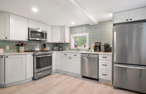 Walk to Water Access to Hiking Trails! - Foto 11