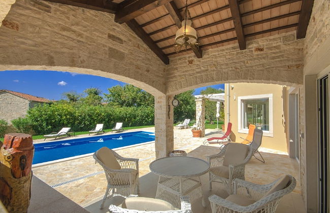 Peaceful Villa in Sveti Lovrec With Swimming Pool - Foto 1