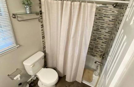 Lovely 2 Story 4 Bedms 3 Baths Home by Stone Mountain Park! - Foto 34