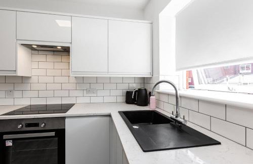 Waterfront 2 Bed Apartment - Free Parking & Wi-Fi - Foto 4