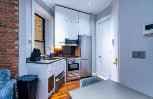 Elegant Central Park Suite - 4 Bedroom Self Check-In - Photo 22