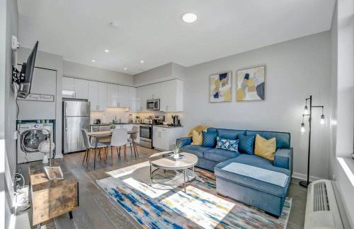 Stylish 1br Unit. Parking. Easy Ride to NYC - Photo 1