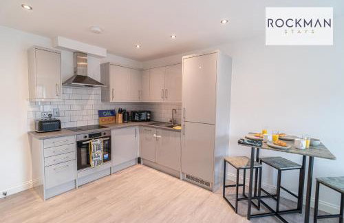 Royal Oak Apartments 1 - Free Van Parking - 2 Bedroom Apartment - 2 bathrooms - Sleeps 6 - Perfect for Contractors - Fast Wi-fi - Foto 3