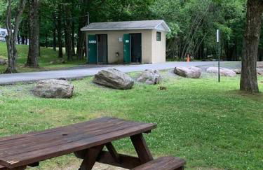 Modern Home near Lake w HotTub, Game Room, Fireplace - Foto 63