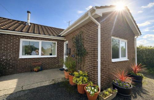 Ty Ardd - modern bungalow close to Pendine Beach - 1 DOG GOES FREE - Photo 10