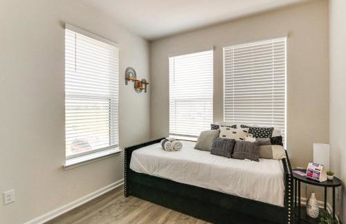 Frederick Townhome with Balcony, Close to Parks! - Foto 17