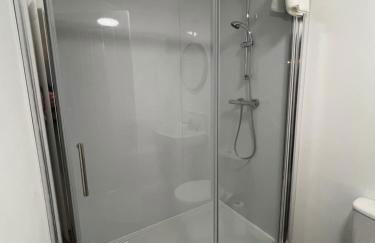 No 8 Plants Yard Modern studio in Worksop - Photo 4