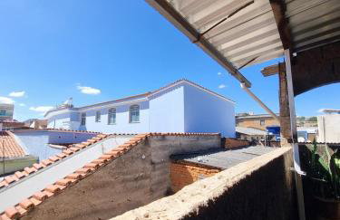 Super Confortável, WiFi Rápido, Garagem Coberta, 2 Banheiros, Suíte, 3 Quartos, Microondas, Cozinha Grande Completa, Mesa de Jantar Grande, Entrada Privativa, Perto do Shopping Pátio Matosinhos, 5 min do Centro Histórico - Foto 26