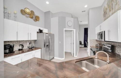 New 5 bedroom Disney Sanctuary - Photo 20