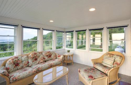 Lake View Champlain Home with Hot Tub and Sauna! - Foto 10