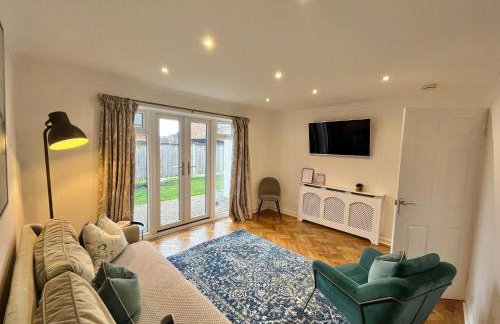 Idyllic bungalow in Burscough, ideal location in West Lancashire - Photo 5