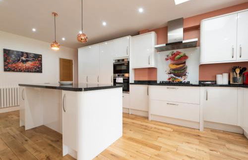 4 Bed house Parking 5 mins Sidcup Station - Pass the Keys - Foto 1