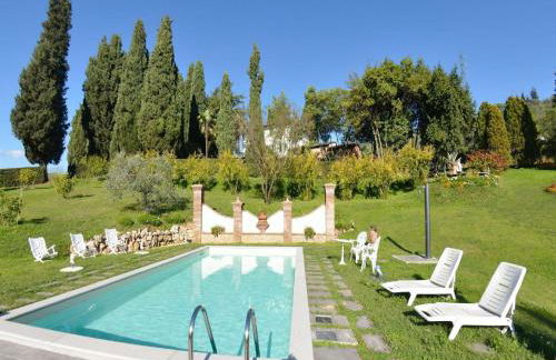 Villa in Uzzano with Private Pool & Garden - Foto 7