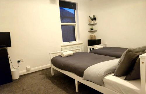 N&M Lodge Dunstable lodge with Free Parking - Photo 24