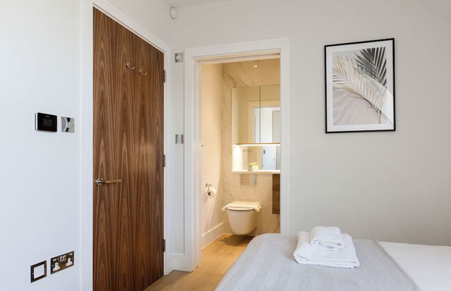 Elegant 2 Bed Flat with Balcony in Finchley - Foto 19