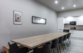 MAISON LE GRATTE CIEL - séminaire ou famille, salle de réunion, 8 chambres Clim, Jardin & Salle de sport - Foto 36