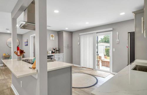 Magnolia - Family-Friendly Comforts, TVs, Grill & Just Steps to the Beach! - Foto 19