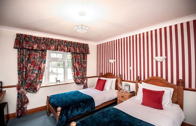 Trivelles Waterhall Country Hotel - Gatwick - Photo 9