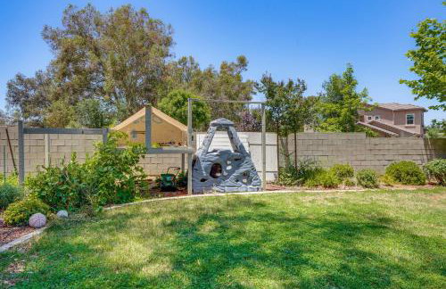 Rio Bravo Country Club Home in Bakersfield with Pool - Photo 35