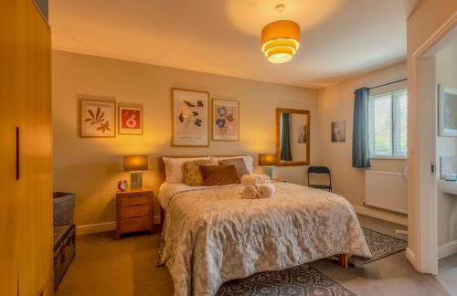 Charming Modern Retreat with Private Garden - Pass the Keys - Foto 1