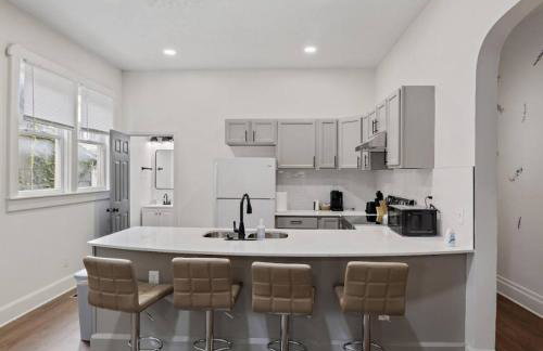 Modern Apt - Downtown Charm - Ideal Location - Foto 14