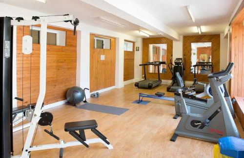 Cosy detached lodge, dog & child friendly with shared pools - Photo 16