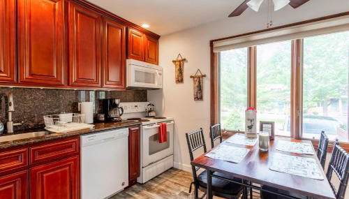 Redwood Retreat in Windham - minutes to Mtn! - Foto 5