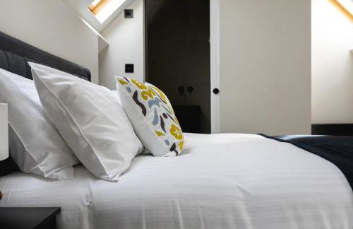 Skyvillion - COZY LARGE 4 & 1 Bed Apartments in London Enfield, Mins to Tube Station, Free Wi-Fi - Foto 63