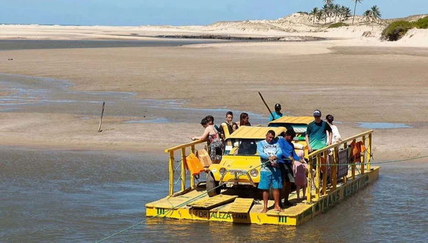 Cruzando el río en balsa