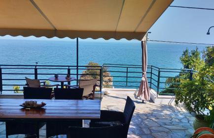 Kamari Guesthouse - Photo 40