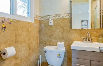 Peaceful Family Home with 3 Bedrooms and 2 Bathrooms - Photo 40